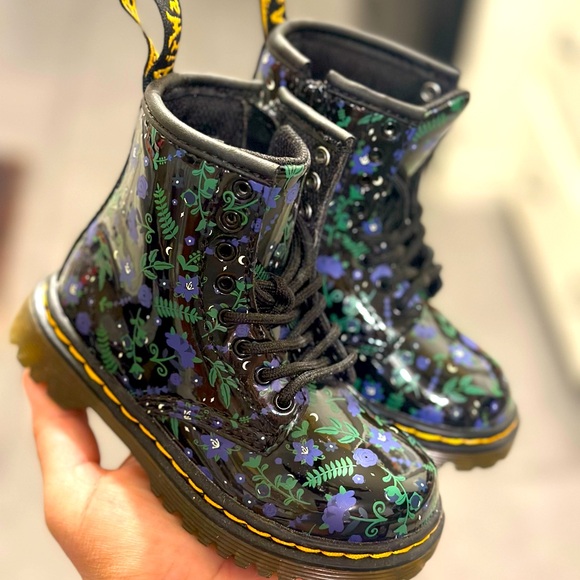 Toddler girl Dr. Martens!! BRAND NEW! - Picture 1 of 7